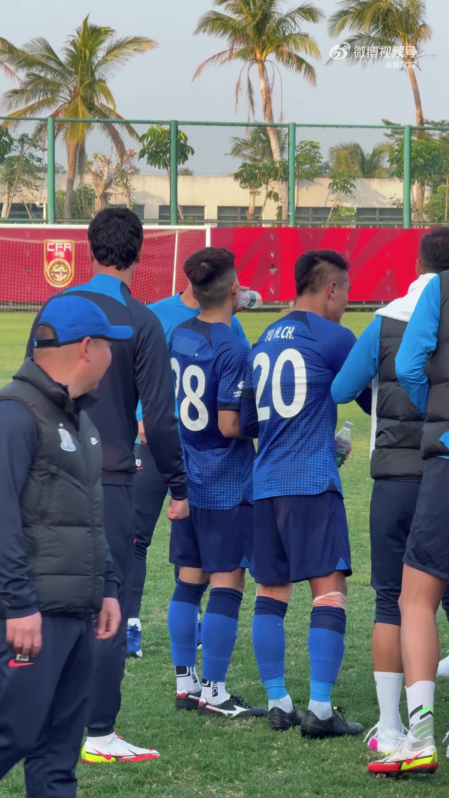 DB电子官网特谢拉迎来32岁生日，训练场上感受申花队友“爱抚”