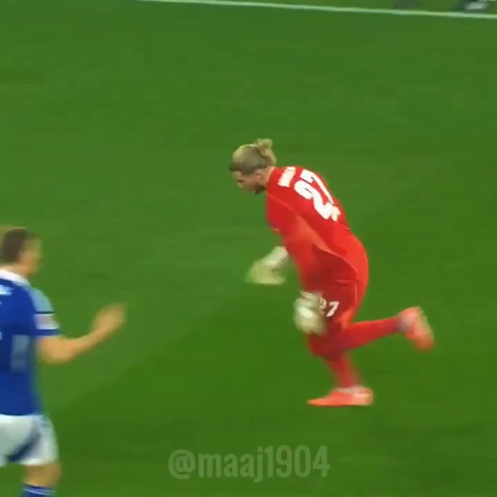 DB官网在线登录入口闪耀回归！卡里乌斯时隔1年多重返赛场，多次神扑助沙尔克04取胜