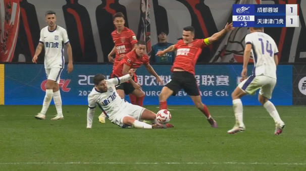 DB官网在线登录入口媒体人谈周定洋染红:判罚标准的矫枉过正,他很难预料会踩到脚踝