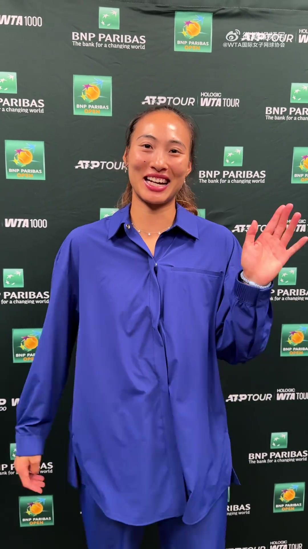 DB视讯百家乐松弛感拉满，郑钦文休闲装扮打招呼：很鼓舞我的一场胜利