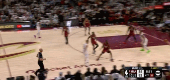 DB真人旗舰叫我话事人🥵！杰罗姆季后赛首秀15中10砍下28分 末节独得16分