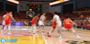 DB视讯官网探囊取物！张镇麟摆脱防守顺下接球 转身面对空篮双手暴扣